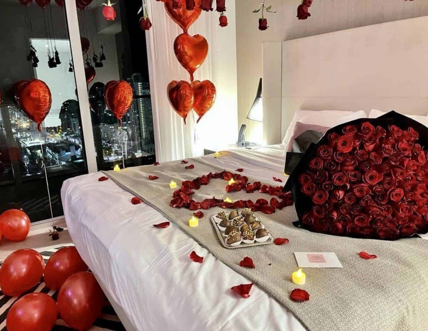 960+ Honeymoon Bed Flower Decoration Stock Photos, Pictures & Royalty-Free  Images - iStock