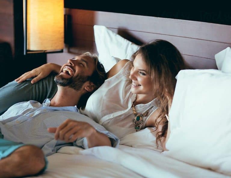 10 Romantic Things To Do In A Hotel Room With Your Girlfriend Or Boyfriend