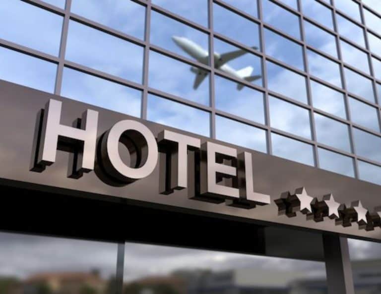 Will Airlines Pay For Hotel If Flight Is Cancelled?